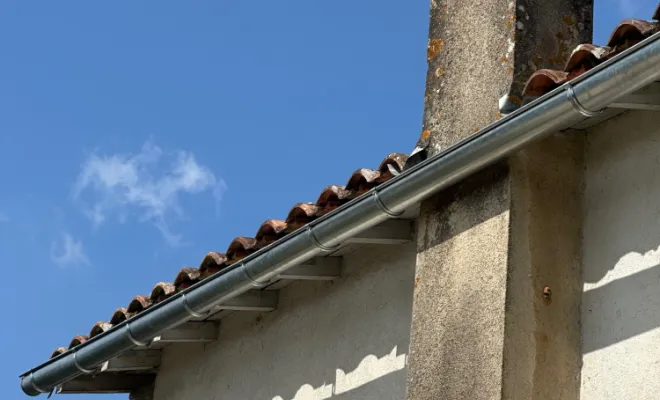 Changement de gouttières en zinc à Boutiers-Saint-Trojan, Royan, Jean Couverture