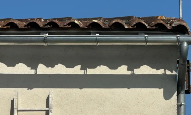 Changement de gouttières en zinc à Boutiers-Saint-Trojan, Royan, Jean Couverture