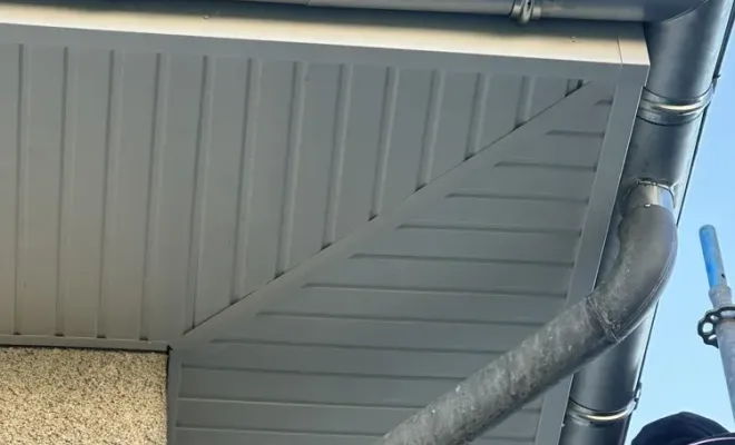 Pose de sous-face lambris bandeaux rive en PVC et gouttière en zinc à Tonnay Charente, Royan, Jean Couverture