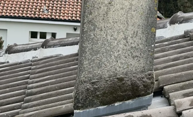 Ragréage, dépose d’un pied de cheminée et démoussage à Châteaubernard, Royan, Jean Couverture