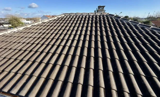 Ragréage, dépose d’un pied de cheminée et démoussage à Châteaubernard, Royan, Jean Couverture